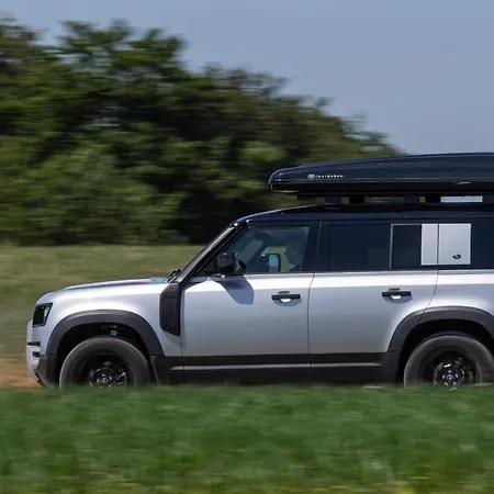 The All New Land Rover Defender Luxusní stan